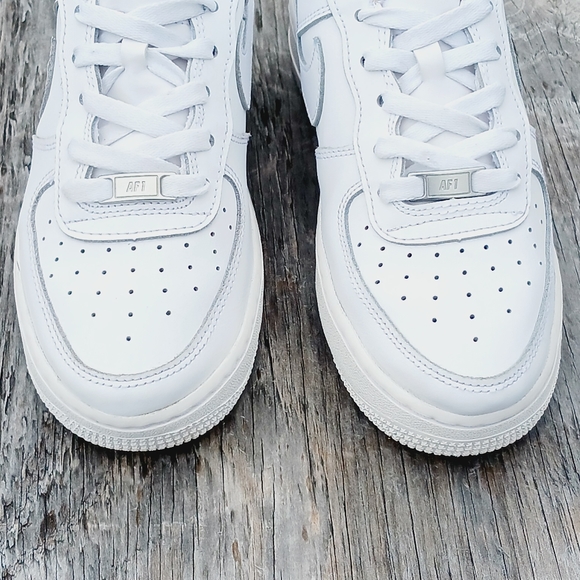 Nike Air Force 1 07 LV8 Streetwear/Lifestyle Shoes Size 6.5 Youth/8 Women - Picture 3 of 9